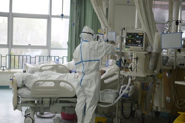 <p>Une personne atteinte du virus à l'hôpital de Wuhan.</p>