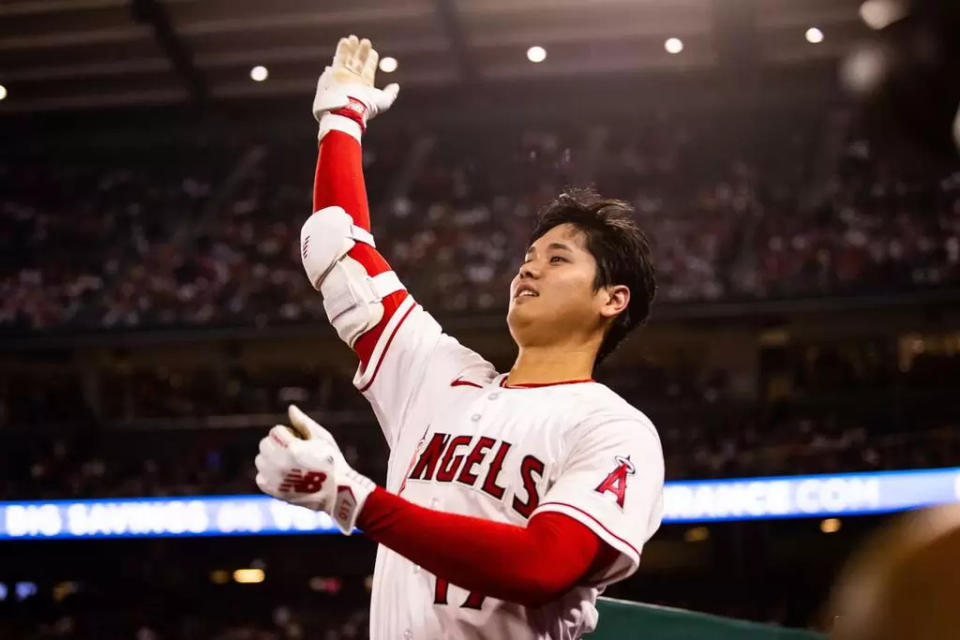 大谷翔平忙到沒時間戴盔慶祝。摘自天使推特