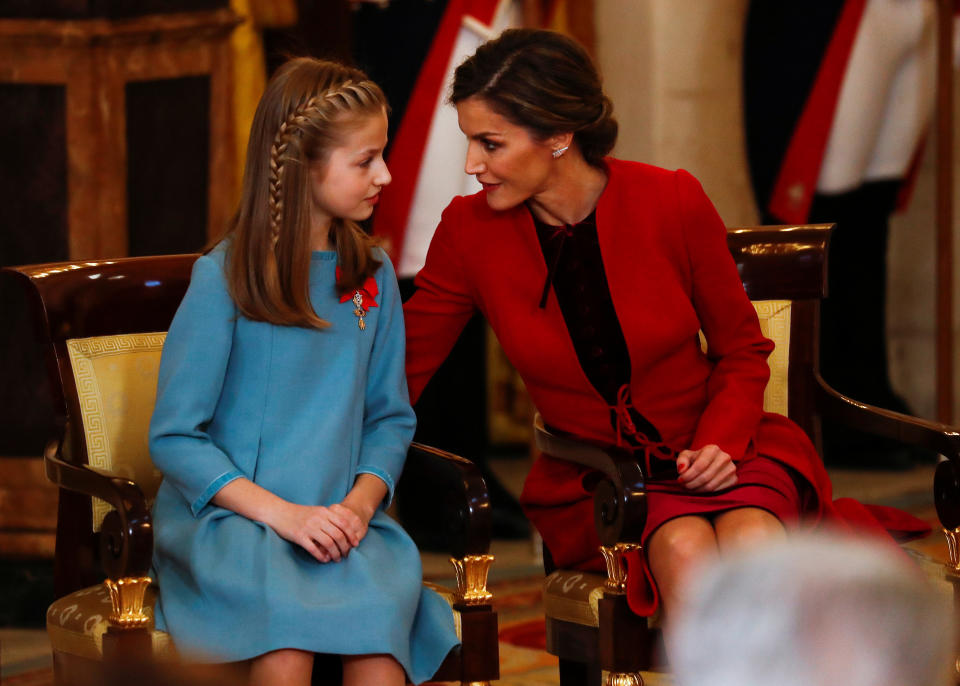Spain's Queen Letizia talks to her daughter Princess Leonor during a ceremony in which Princess Leonor was presented with the insignia of the "Toison de Oro" (Order of the Golden Fleece)  at the Royal Palace in Madrid, Spain, January 30, 2018.  REUTERS/Juan Medina