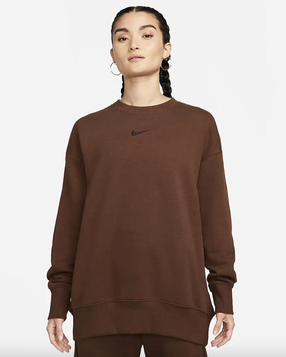 <p><a href="https://go.redirectingat.com?id=74968X1596630&url=https%3A%2F%2Fwww.nike.com%2Ft%2Fsportswear-phoenix-fleece-womens-oversized-crewneck-sweatshirt-vQxdp7&sref=https%3A%2F%2Fwww.esquire.com%2Flifestyle%2Fg43864123%2Fgifts-for-new-moms%2F" rel="nofollow noopener" target="_blank" data-ylk="slk:Shop Now;elm:context_link;itc:0;sec:content-canvas" class="link ">Shop Now</a></p><p>Phoenix Fleece Oversized Sweatshirt </p><p>$55.97</p><p>nike.com</p>