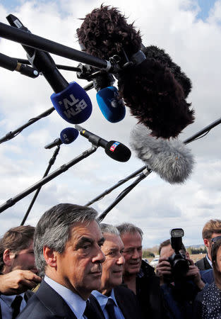 Francois Fillon, former French prime minister, member of the Republicans political party and 2017 presidential election candidate of the French centre-right walks in vineyards, surrounded by the media, after a meeting with winegrowers in Nimes, France, March 2, 2017. REUTERS/Jean-Paul Pelissier