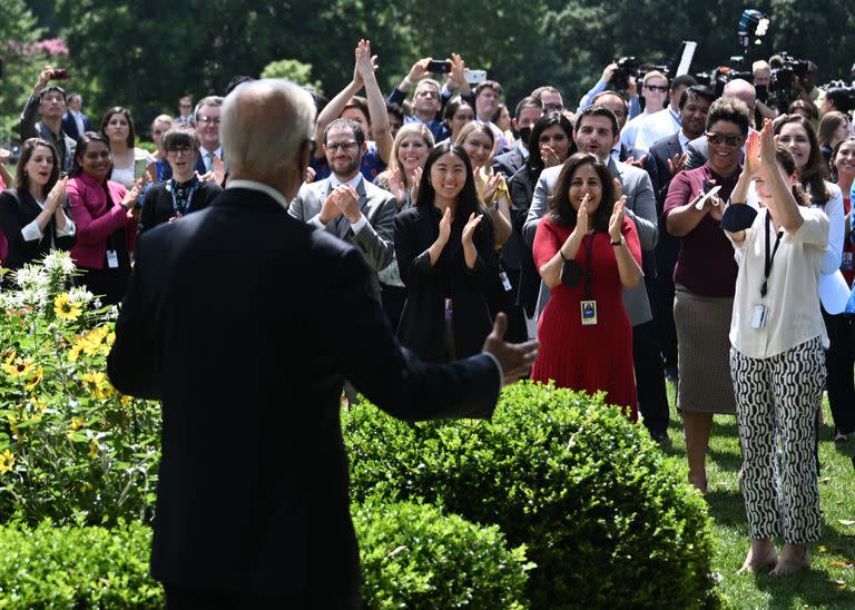 Joe Biden, en su regreso a la Casa Blanca tras superar el Covid-19. (Photo by Brendan SMIALOWSKI / AFP)