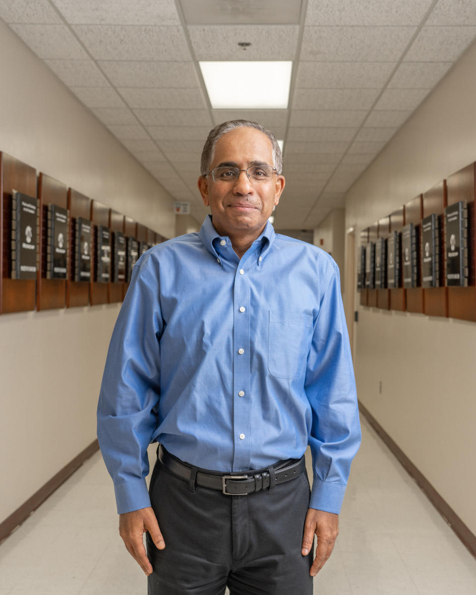 Ganesh Moorthy, director ejecutivo de Microchip Technology, en sus oficinas en Chandler, Arizona, el 2 de noviembre de 2021. (Tomás Karmelo Amaya/The New York Times)
