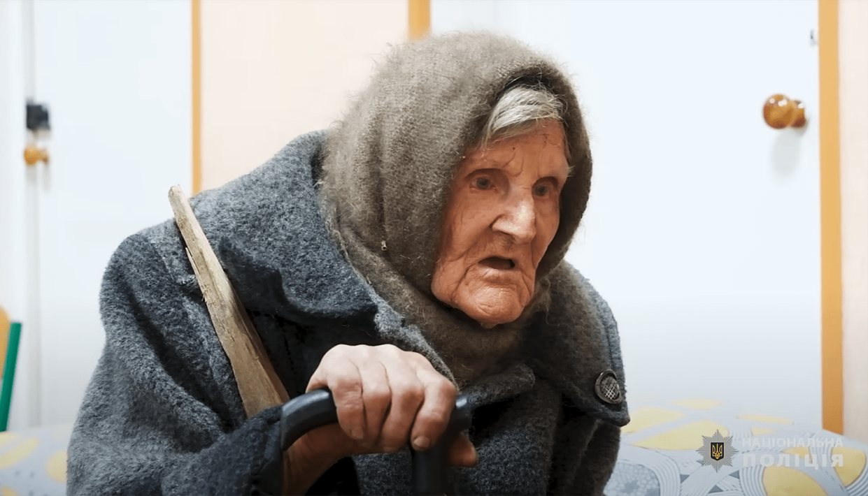 Elderly Ukrainian Woman Treks 6 Miles Under Russian Shelling (Ukrainian National Police)