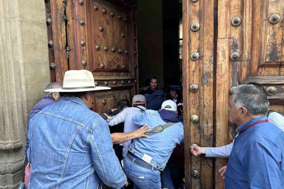 Maestros de la CNTE dan portazo a la SEP