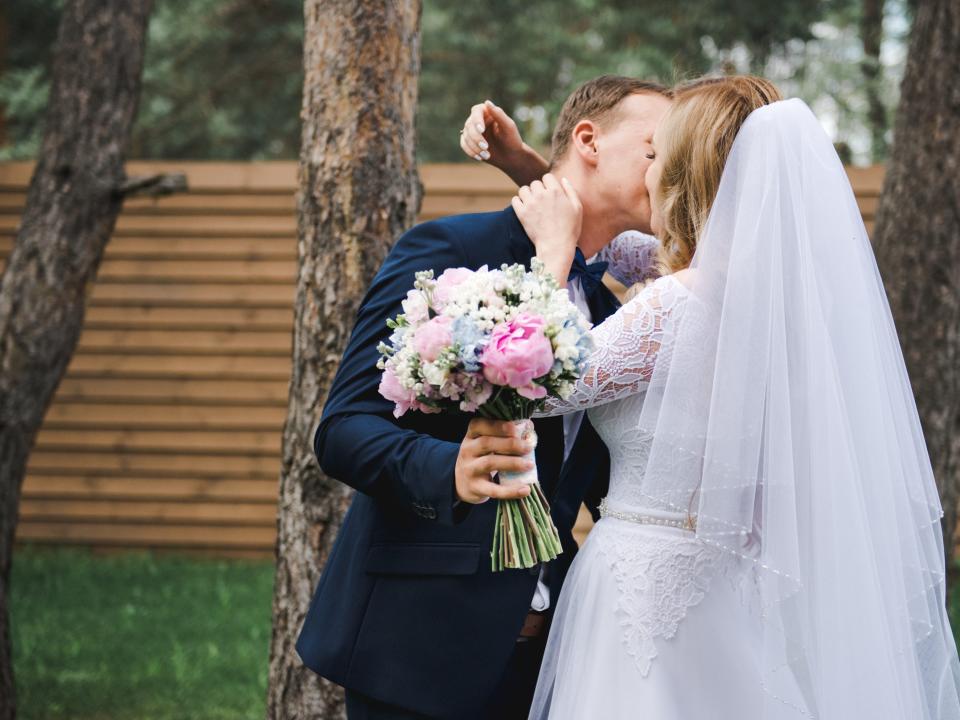 Couple kissing in a backyard wedding.