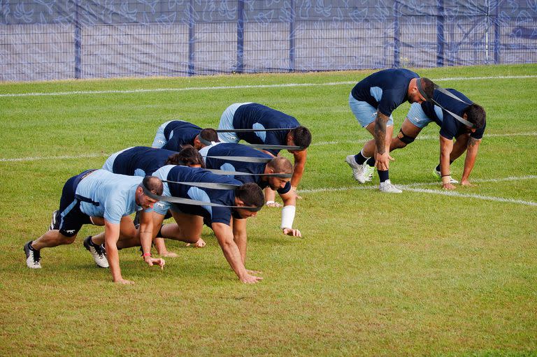 Los forwards, en acción en un ensayo; 