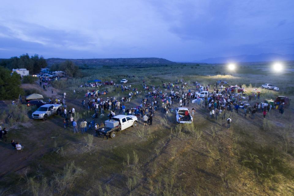 Supporters of rancher Cliven Bundy attend a "Patriot Party" near Bunkerville, Nevada, April 18, 2014. (REUTERS/Steve Marcus)