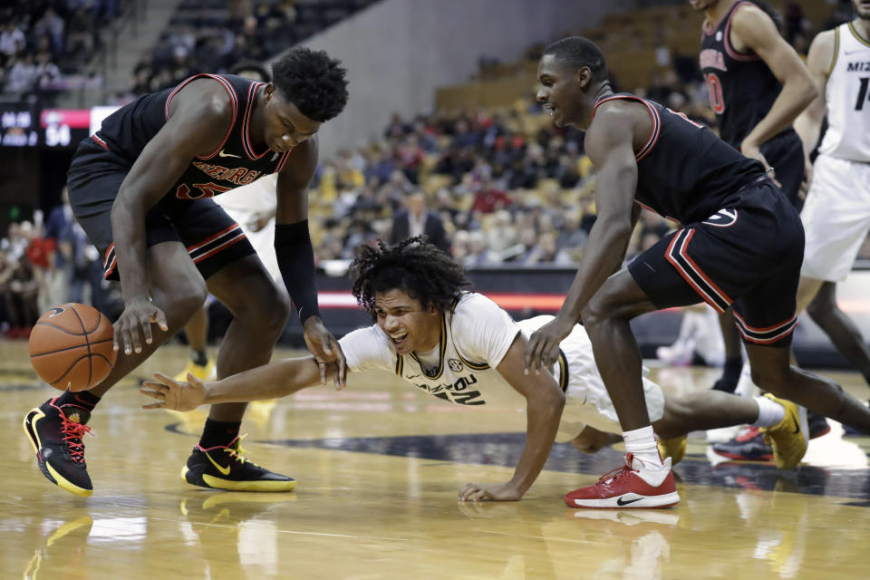 Missouri's Dru Smith, center, reaches for a loose ball between Georgia's Anthony Edwards, left, and Jordan Harris during the second half of an NCAA college basketball game Tuesday, Jan. 28, 2020, in Columbia, Mo. Missouri won 72-69. (AP Photo/Jeff Roberson)