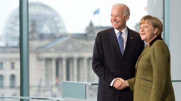 Die Bundeskanzlerin Angela Merkel (CDU) kennt den designierten US-Präsidenten Joe Biden noch aus seiner Amtszeit als Vizepräsident unter Barack Obama. Das Bild zeigt die beiden 2013 bei einem Treffen im Kanzleramt. Foto: dpa