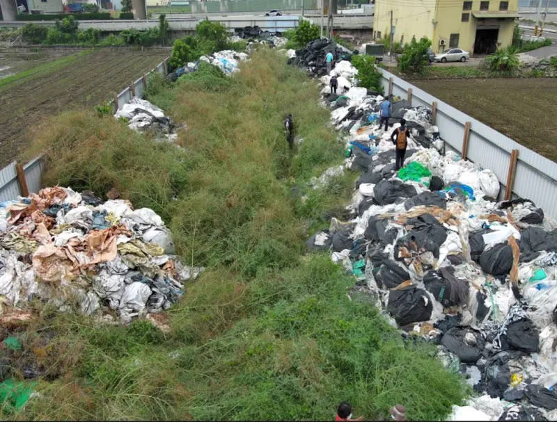 ▲案發地廢塑膠混合物(圖／環保局提供2024.6.6)