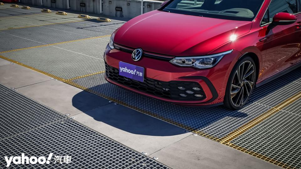 2022 Volkswagen Golf GTI試駕體驗，電控加身延續傳奇血脈！