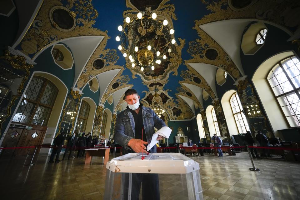 A man casts his ballot at a polling station at the Kazansky railway station during the Parliamentary elections in Moscow, Russia, Saturday, Sept. 18, 2021. Sunday will be the last of three days voting for a new parliament, but there seems to be no expectation that United Russia, the party devoted to President Vladimir Putin, will lose its dominance in the State Duma. (AP Photo/Alexander Zemlianichenko)