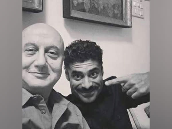 Anupam Kher with son Sikandar (Image source: Instagram)