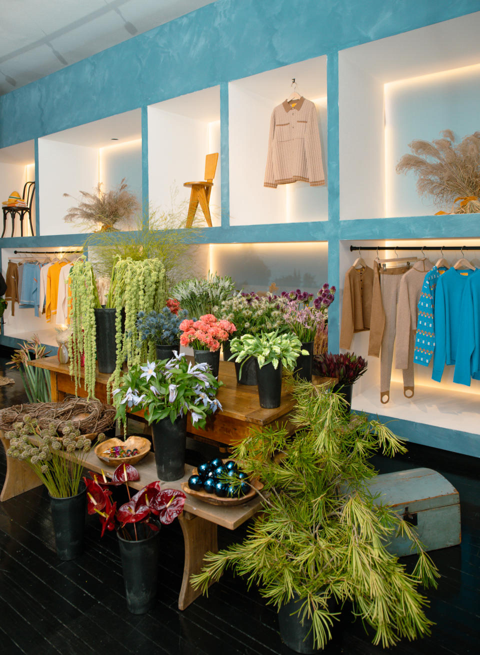 A look inside Guest in Residence’s NYC Feel Shop holiday pop-up featuring PopUpFlorist.