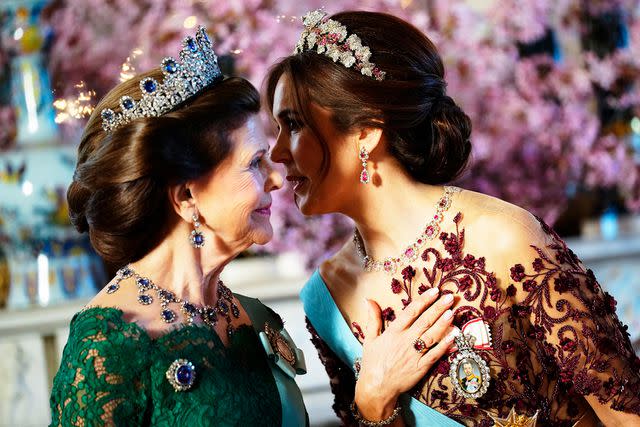 <p>Ida Marie Odgaard/Ritzau Scanpix/AFP/Getty</p> Queen Silvia and Queen Mary chat at the state banquet on May 6, 2024.