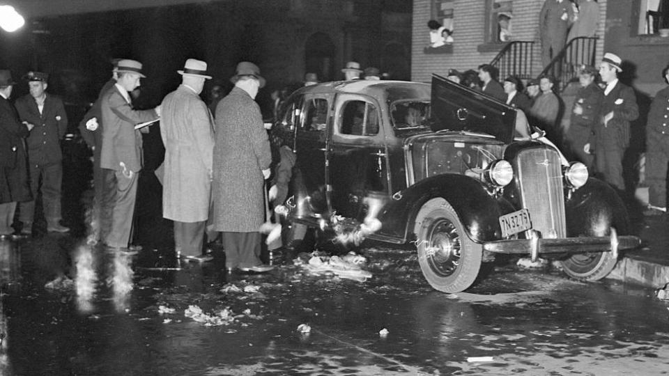 Coche quemado tras un ajuste de cuentas en Nueva York.