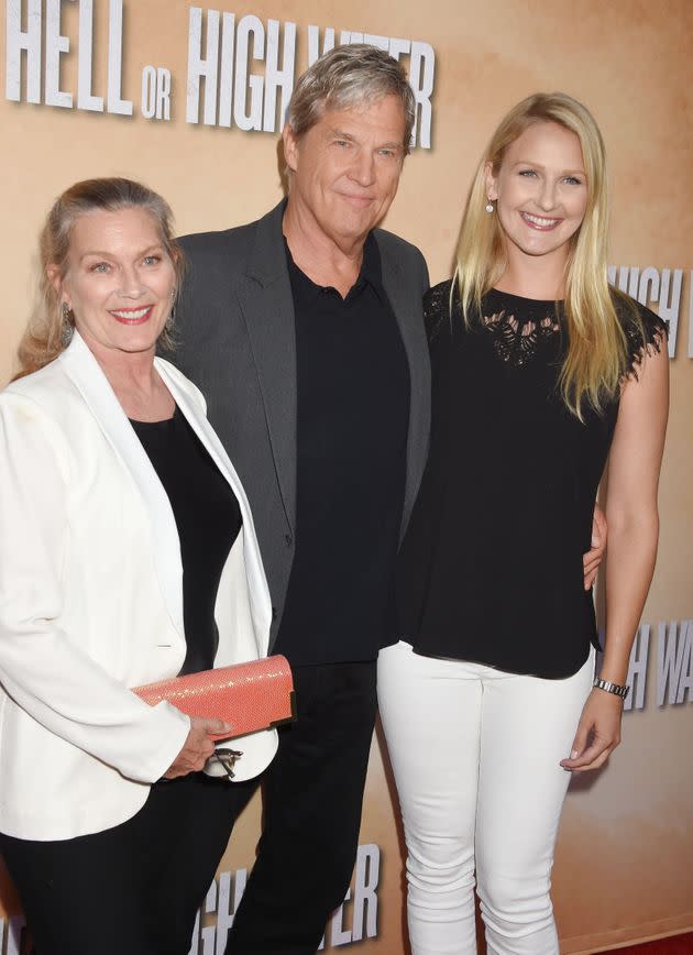 Jeff Bridges with his wife, Susan Bridges (left), and daughter Hayley Roselouise Bridges at a screening of “Hell or High Water” in 2016. (Photo: Jeffrey Mayer via Getty Images)