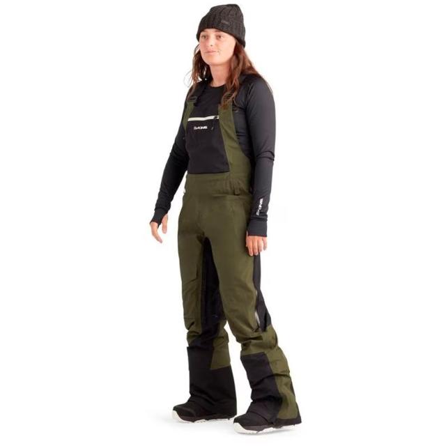 The Most Flattering Womens Ski Pants to Keep You Warm & Dry (2022