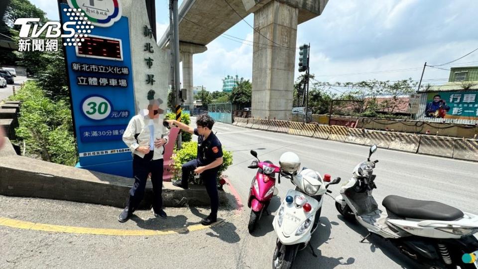 程姓慣竊遭警方圍捕。（圖／TVBS）