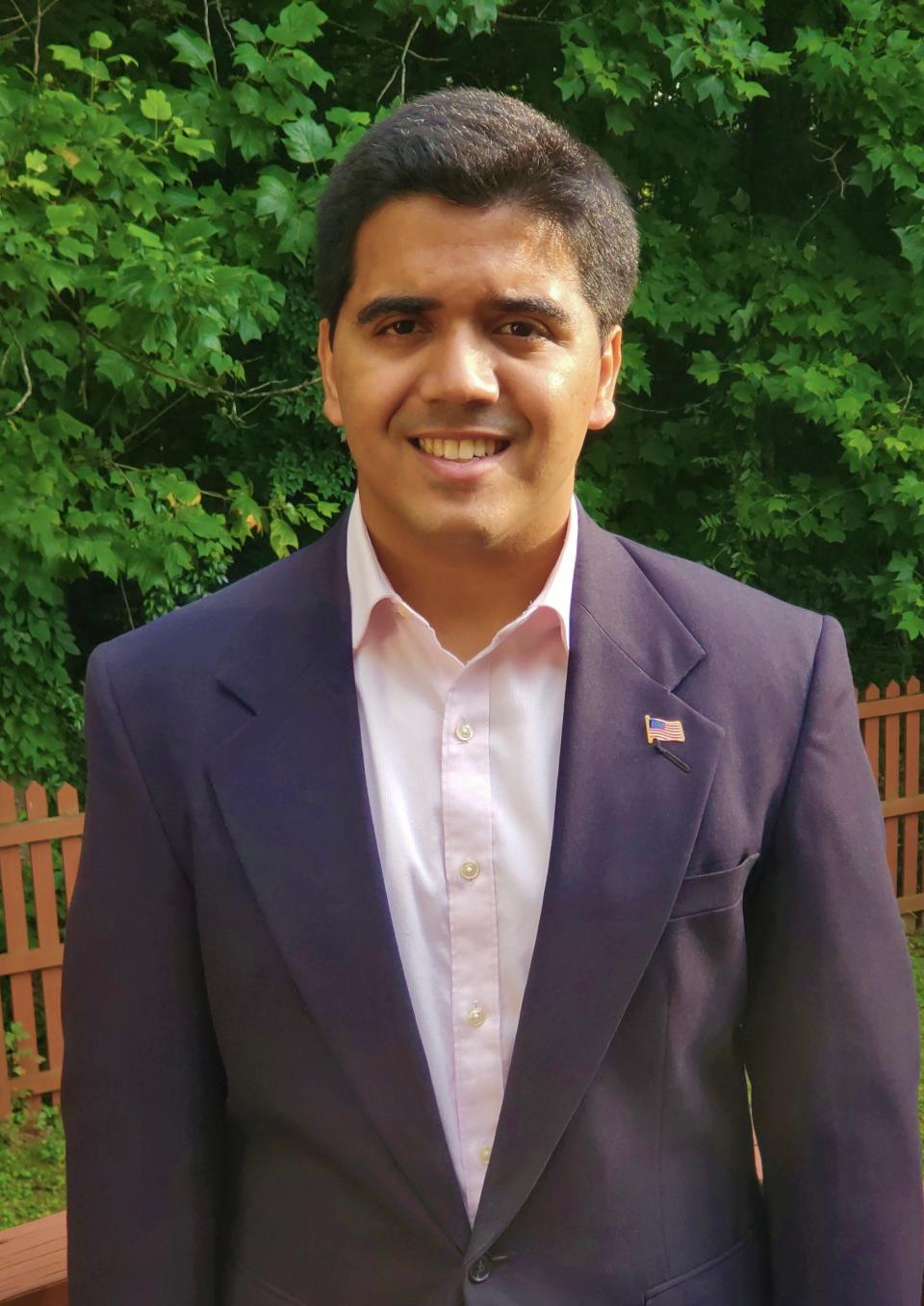 Om Sakhalkar is a medical student at the Medical College of Georgia. He is the President of the American Medical Association – MCG Chapter and a clinic coordinator at the Asian Clinic.