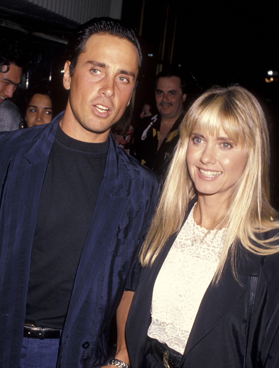 Olivia Newton-John y Matt Lattanzi en 1990. (Photo by Ron Galella, Ltd./Ron Galella Collection via Getty Images)
