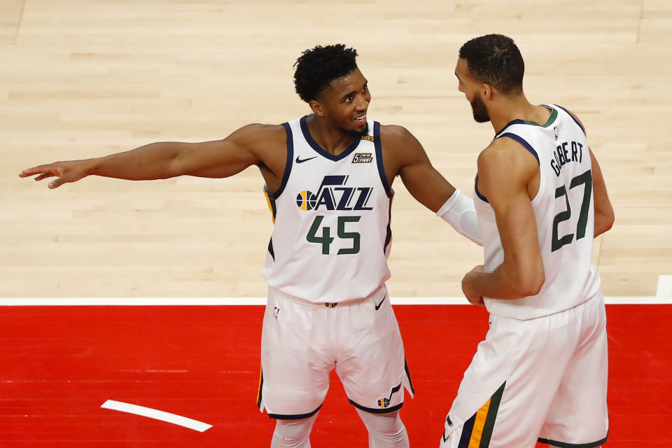 Donovan Mitchell points next to Rudy Gobert. 