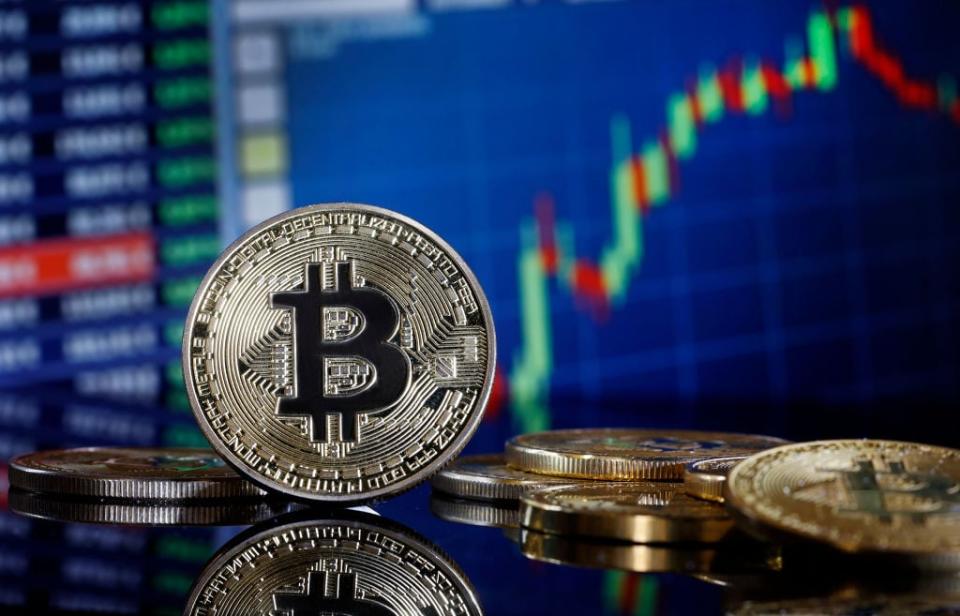 Der Bitcoin-Kurs ist auf 50.827 Euro gefallen.  - Copyright: Chesnot / Getty Images