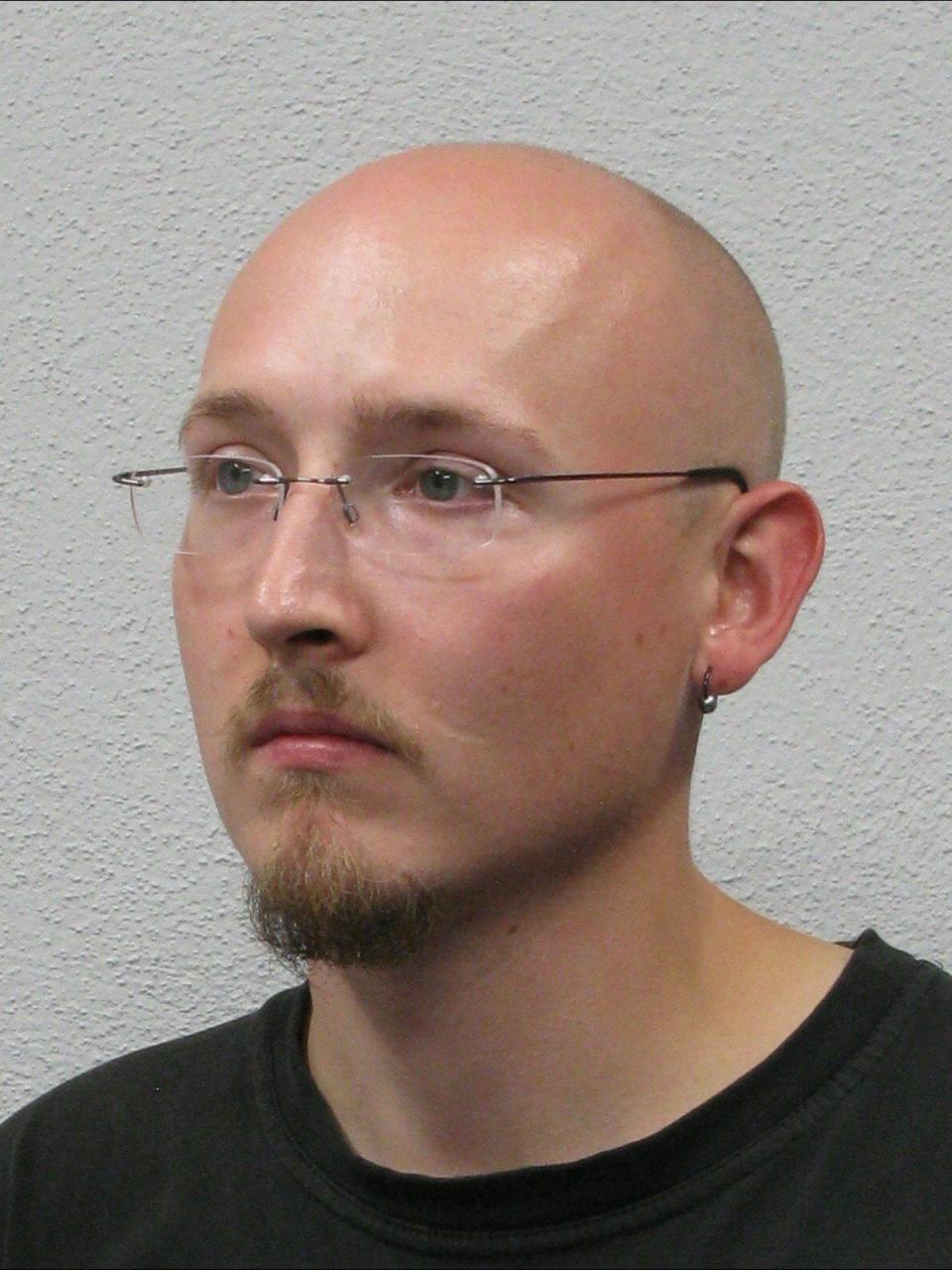 After a threat in the Oppenau-Friedberg area, the police are looking for 31-year-old Yves Etienne RAUSCH ., Attention! Yves Etienne RAUSCH is considered violent and is armed with several firearms!, Description:, Glasses wearer, approx. 170 cm tall, Bald head, Goatee, Camouflage pattern outerwear (camouflage), The police are asking the population to refrain from moving outdoors if possible. Avoid forest areas in the Oppenau area! Impairments in passenger and vehicle traffic must still be expected. Furthermore, do not take any hitchhikers in the Oppenau area and report suspicious perceptions to the police emergency number 110! - Baden-Wuerttemberg Police