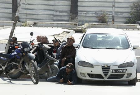 Police officers are seen on the pavement outside parliament in Tunis March 18, 2015. REUTERS/Zoubeir Souissi