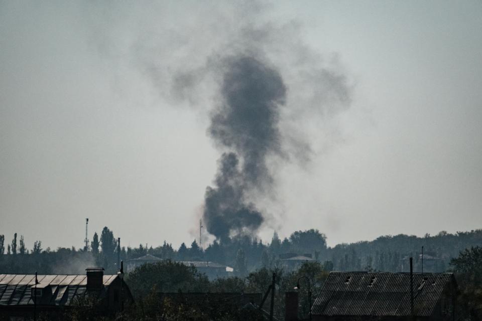 De la fumée noire au-dessus de Bakhmout, dans le Donbass, en Ukraine, le 7 octobre 2022 - Yasuyoshi CHIBA / AFP