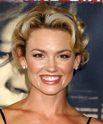 Kelly Carlson at the Hollywood premiere of New Line Cinema's Cellular