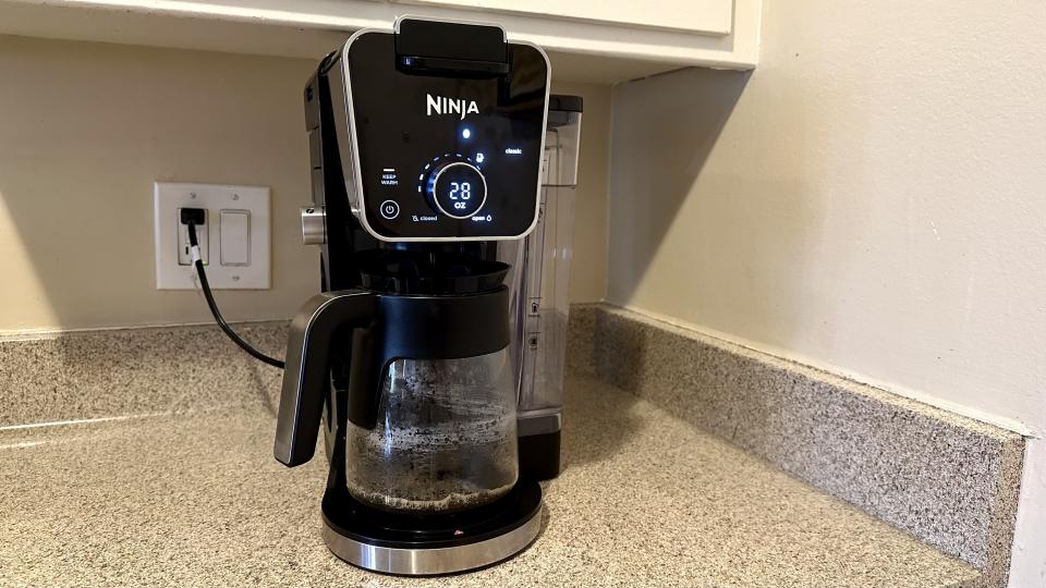 Brewing a half carafe of coffee with indicator lights showing how far along in the brew I am