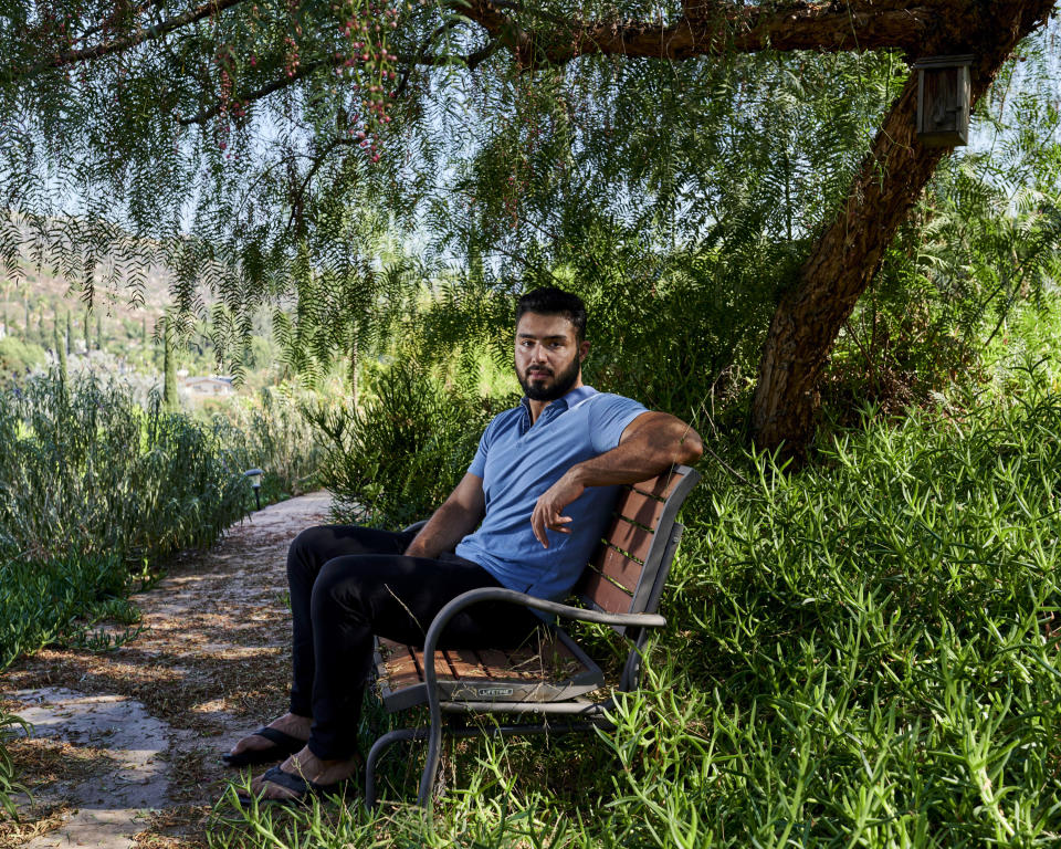 Janan Moein, de 19 años, afuera de su casa en El Cajón, California, el jueves 3 de septiembre de 2020. (John Francis Peters/The New York Times)