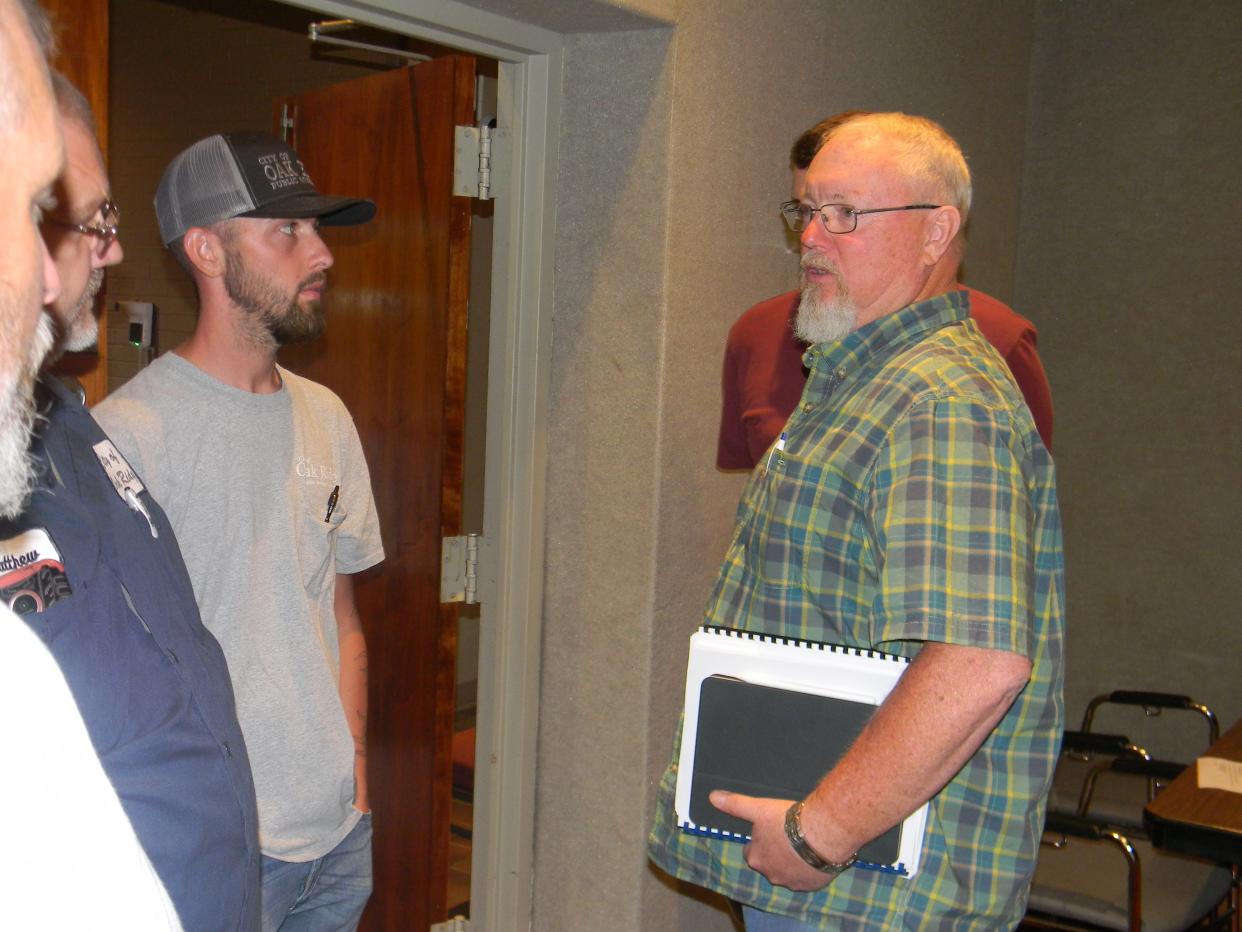 Oak Ridge City Council member Chuck Hope talks to citizens after a meeting.