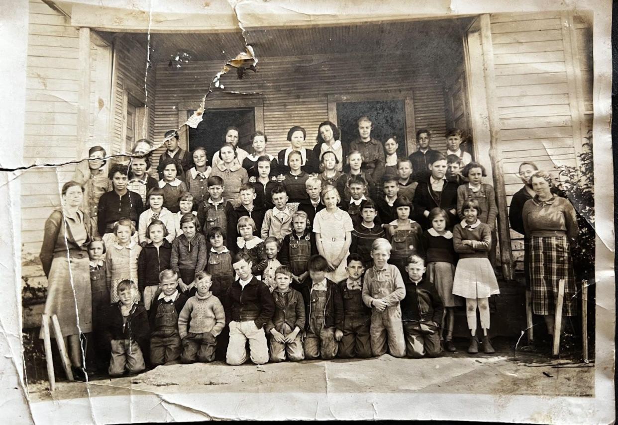 Picture of former Oak Hill School class believed to be from the mid-1930s.