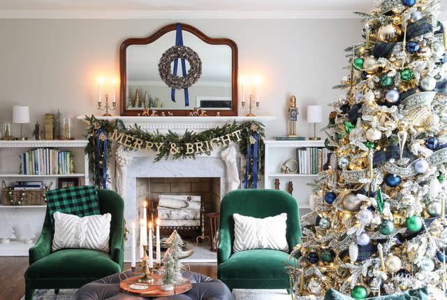 <p><a href="https://inspiredbycharm.com/living-room-christmas-decor/" data-component="link" data-source="inlineLink" data-type="externalLink" data-ordinal="1">Inspired by Charm</a></p>