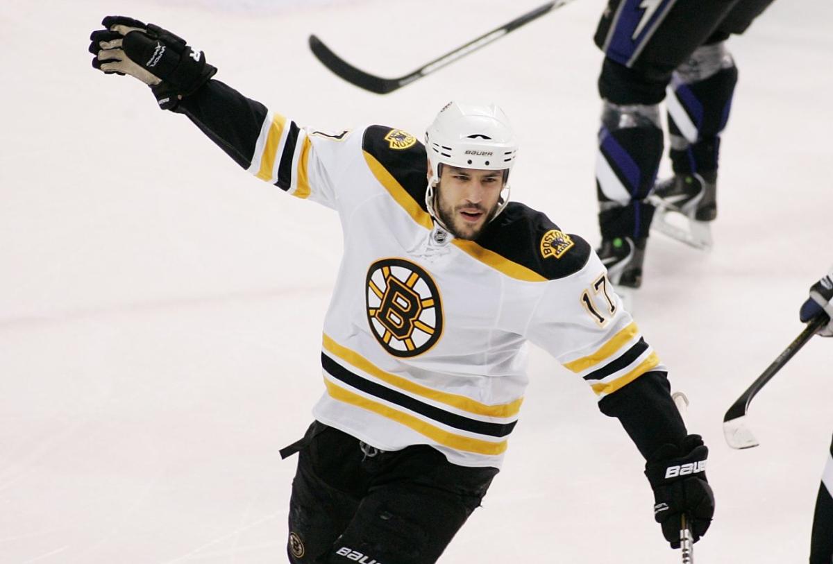 Milan Lucic kehrt zu den Bruins zurück und unterschreibt am ersten Tag der NHL-Free Agency den Vertrag