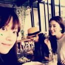 Son Dambi and Best Friend Shin Ae Meet Up for Lunch