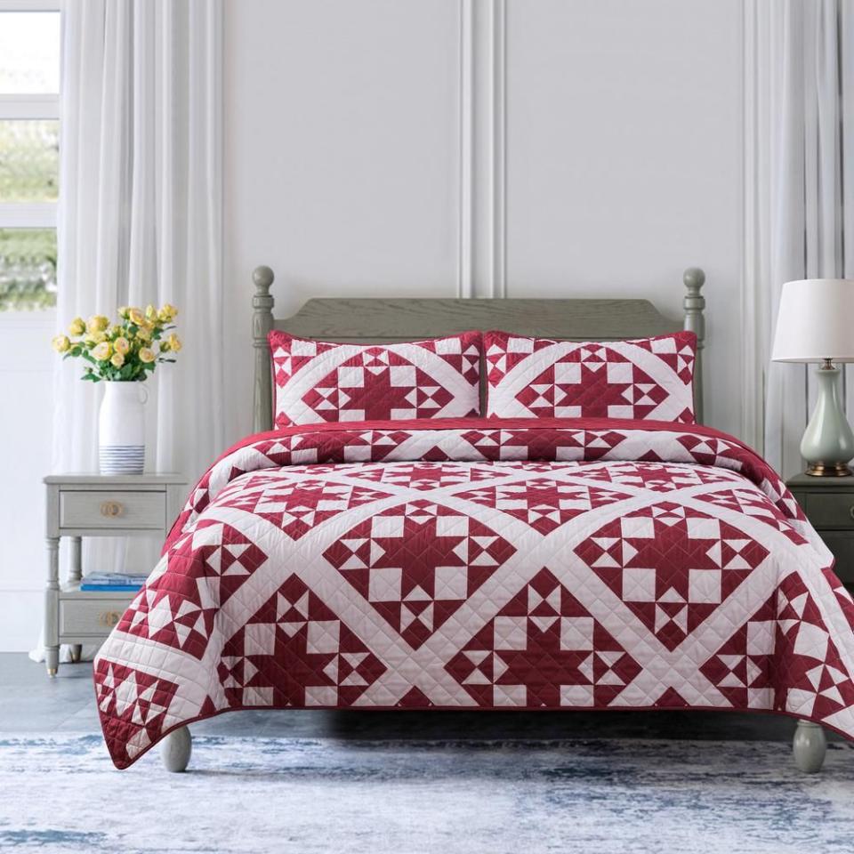 1) Little Stars Quilt Set