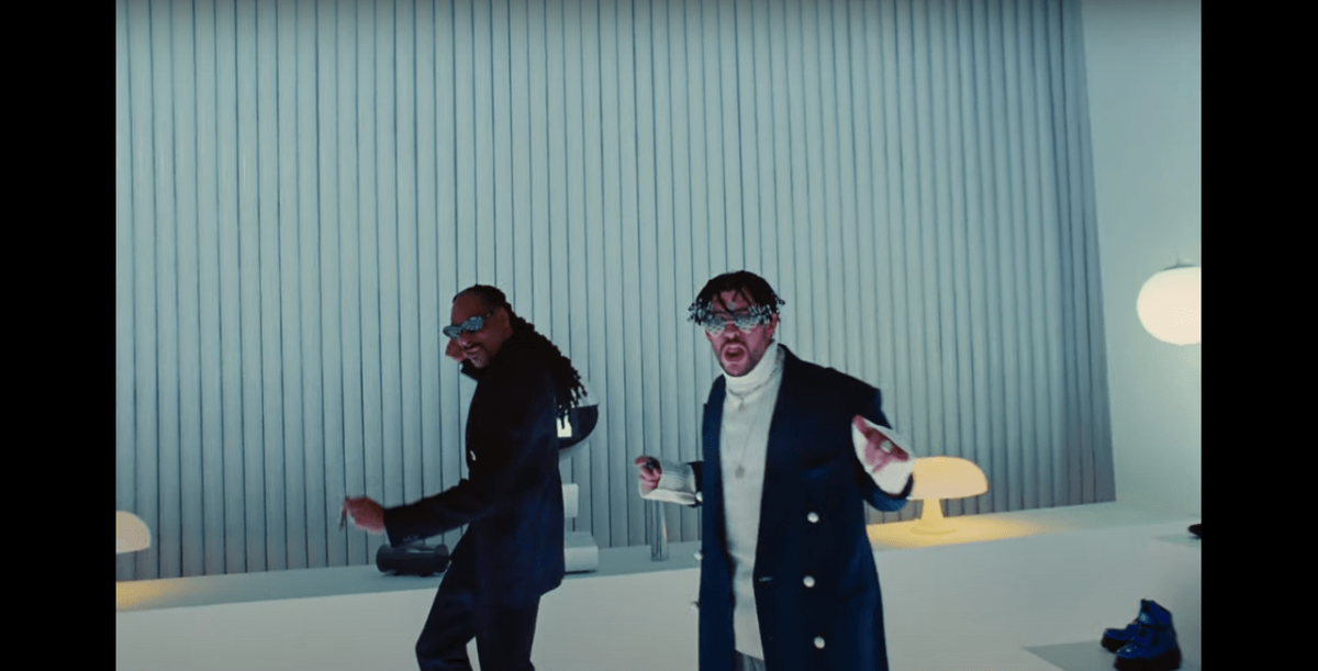 Snoop Dogg Cameos In Bad Bunny's Hoy Cobré Music Video