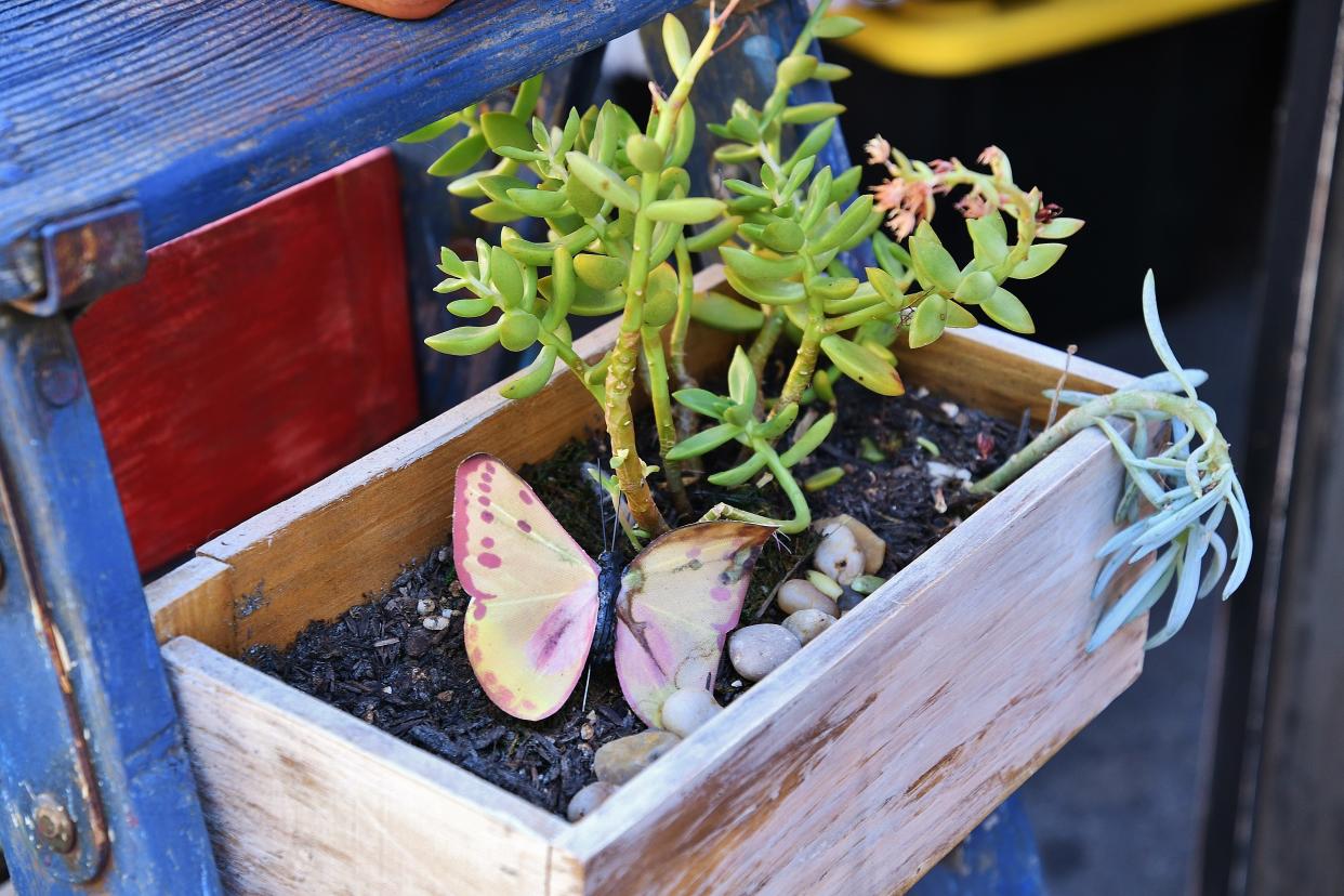 Crafts people and artisans from across the state stormed downtown Visalia on Aug. 31 for the Summer Shenanigans Craft Fair. Hundreds braved sweltering heat to load up on unique macramé, essential oils and succulents as Church Street came to resemble a living Etsy page.