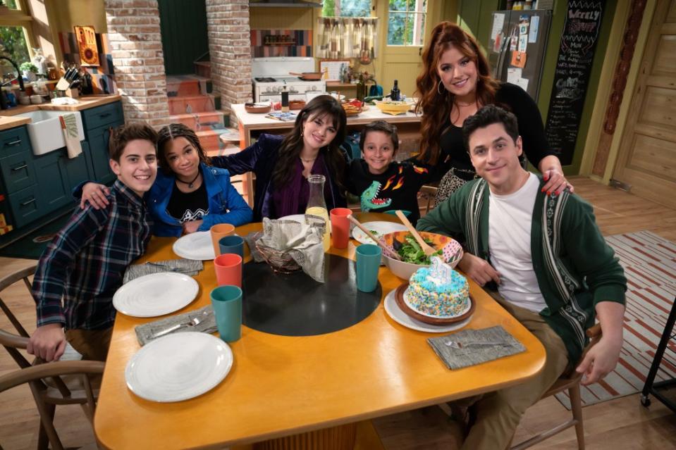 WIZARDS BEYOND WAVERLY PLACE – Pilot (Disney/Eric McCandless) ALKAIO THIELE, JANICE LEANN BROWN, SELENA GOMEZ, MAX MATENKO, MIMI GIANOPULOS, DAVID HENRIE