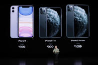 Para paliar el descenso en las ventas, Apple ha bajado el precio de sus <em>smartphones</em>. El iPhone 11 costará 699 dólares (859 euros en España), el modelo Pro 999 dólares (1.159 euros) y el Max 1.099 dólares (1.259 euros). (Foto: Stephen Lam / Reuters).