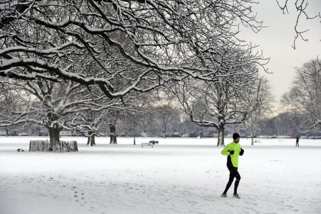 Britain set for Big Freeze this weekend as snow and sleet moves in