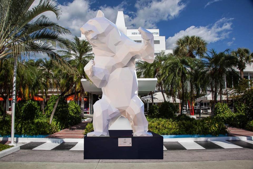 Las esculturas de Richard Orlinski en Lincoln Road.