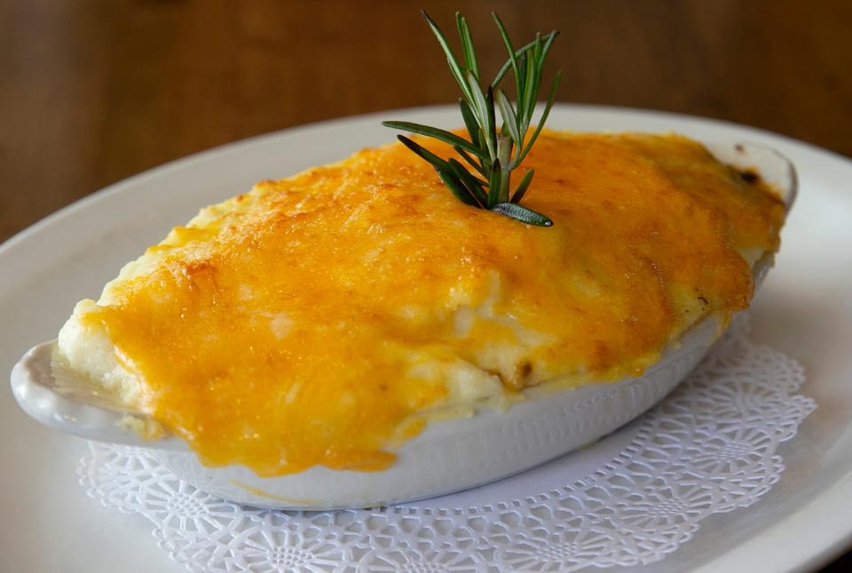Shepherd’s Pie at The Dublin House Restaurant & Pub is a Red Bank.