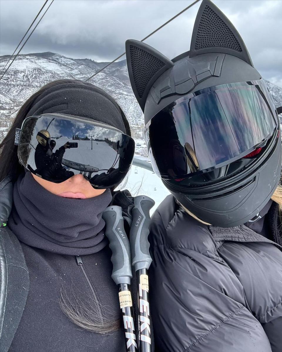 kim kardashian slammed for not wearing helmet while skiing