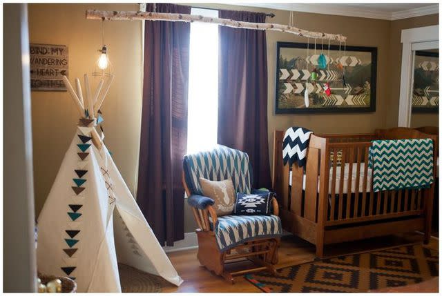 <a href="http://www.fawnoverbaby.com/2013/05/amazing-tribal-themed-nursery-by-leslie.html" data-component="link" data-source="inlineLink" data-type="externalLink" data-ordinal="1" rel="nofollow">Fawn Over Baby</a>