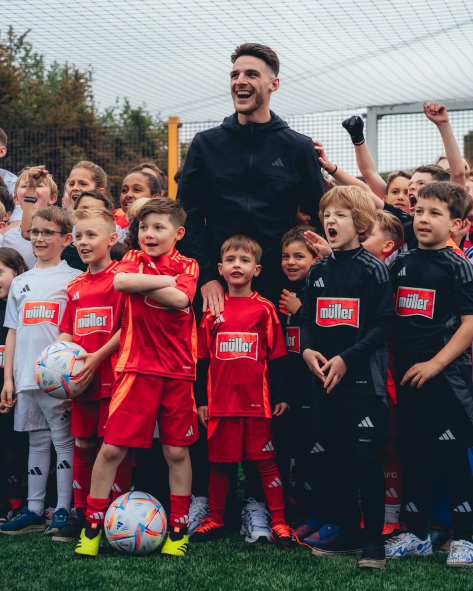 Declan Rice with young footballers at Dickerage Sports and Community Centre, where he used to train as a child (Handout)